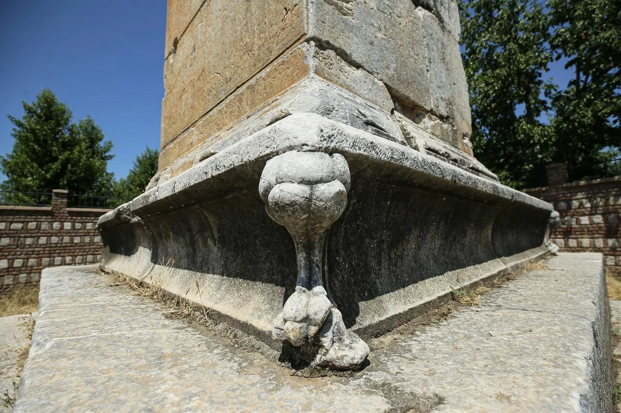A lion-foot-shaped architectural ornament is seen on the podium of the Roman monumental tomb in Iznik, Bursa, Türkiye, July 22, 2026. (AA Photo)