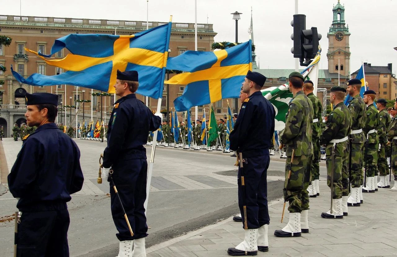 Swedish armed forces soldiers attend a rehearsal  in front of the Royal Palace in Stockholm, Sweden June 18, 2010. (Reuters)