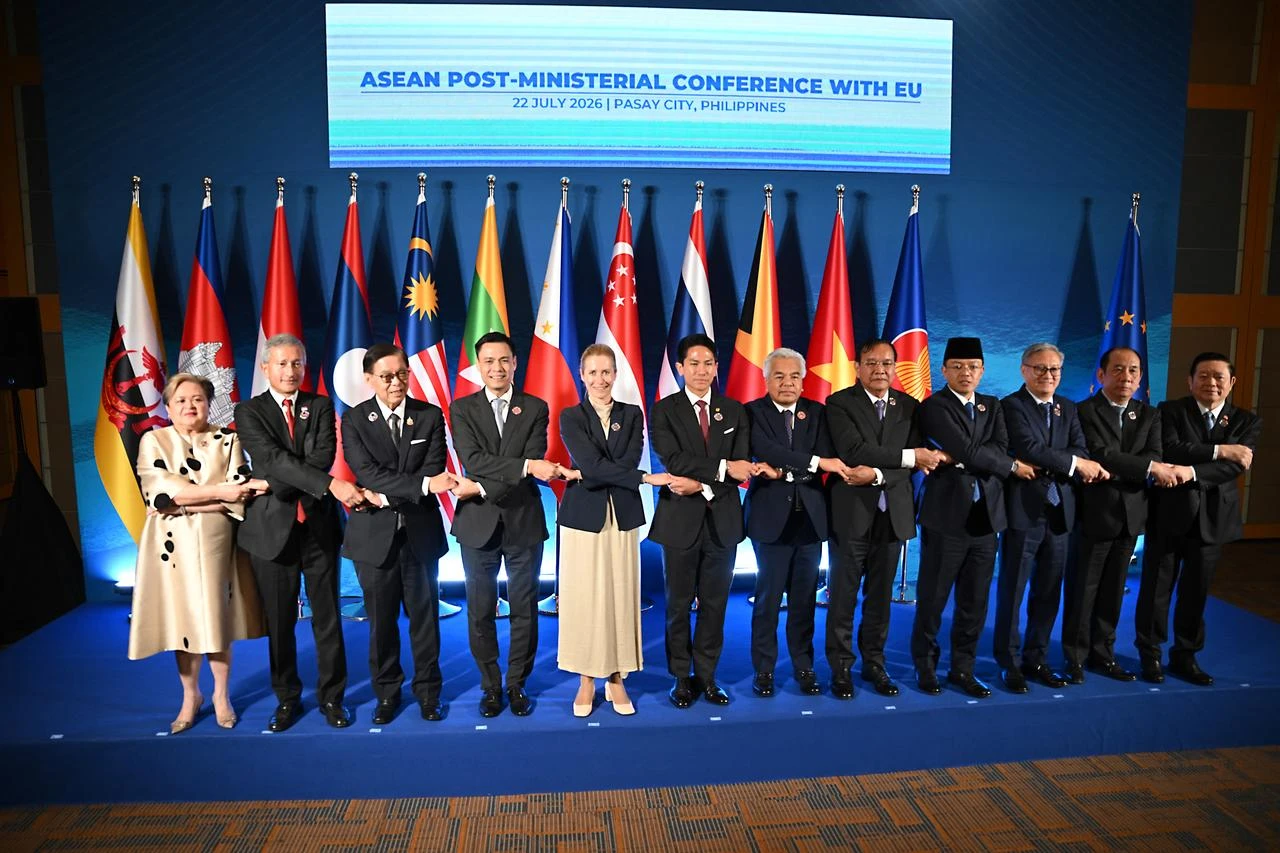 EU Vice President Kaja Kallas (5th L) poses for a group photo with ASEAN officials and foreign Ministers during the ASEAN Post-Ministerial Conference with the EU on the sidelines of the ASEAN Foreign Ministers' Meeting at the Philippine International Convention Center in Pasay, Metro Manila, July 22, 2026. (AFP Photo)