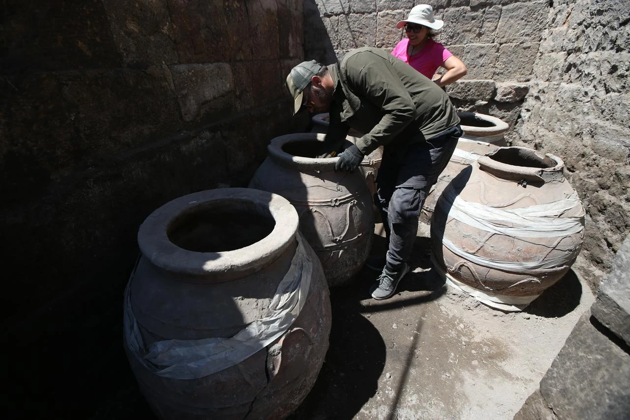 5 giant storage jars unearthed in Seljuk marketplace at Ani