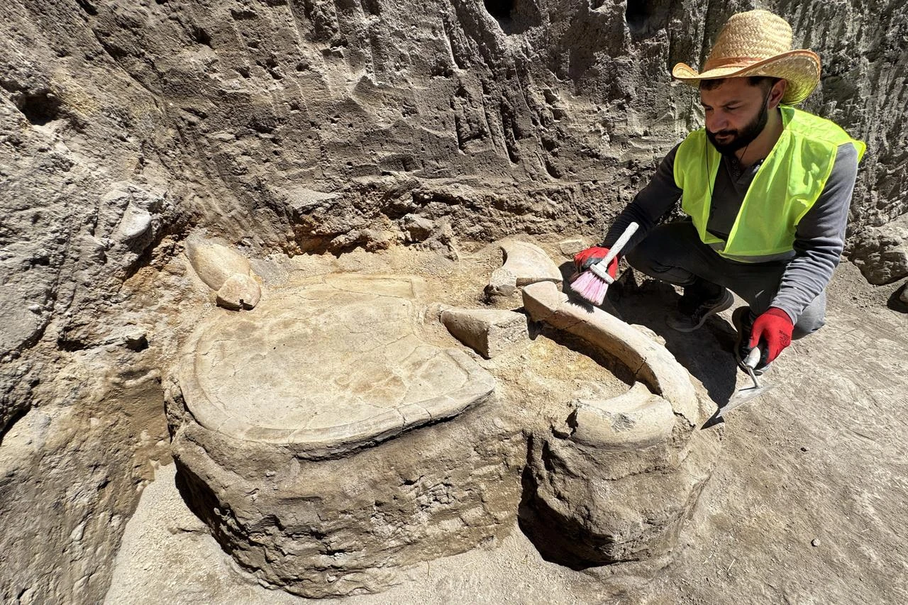 Ancient shrine dating back 5,000 years found in Türkiye
