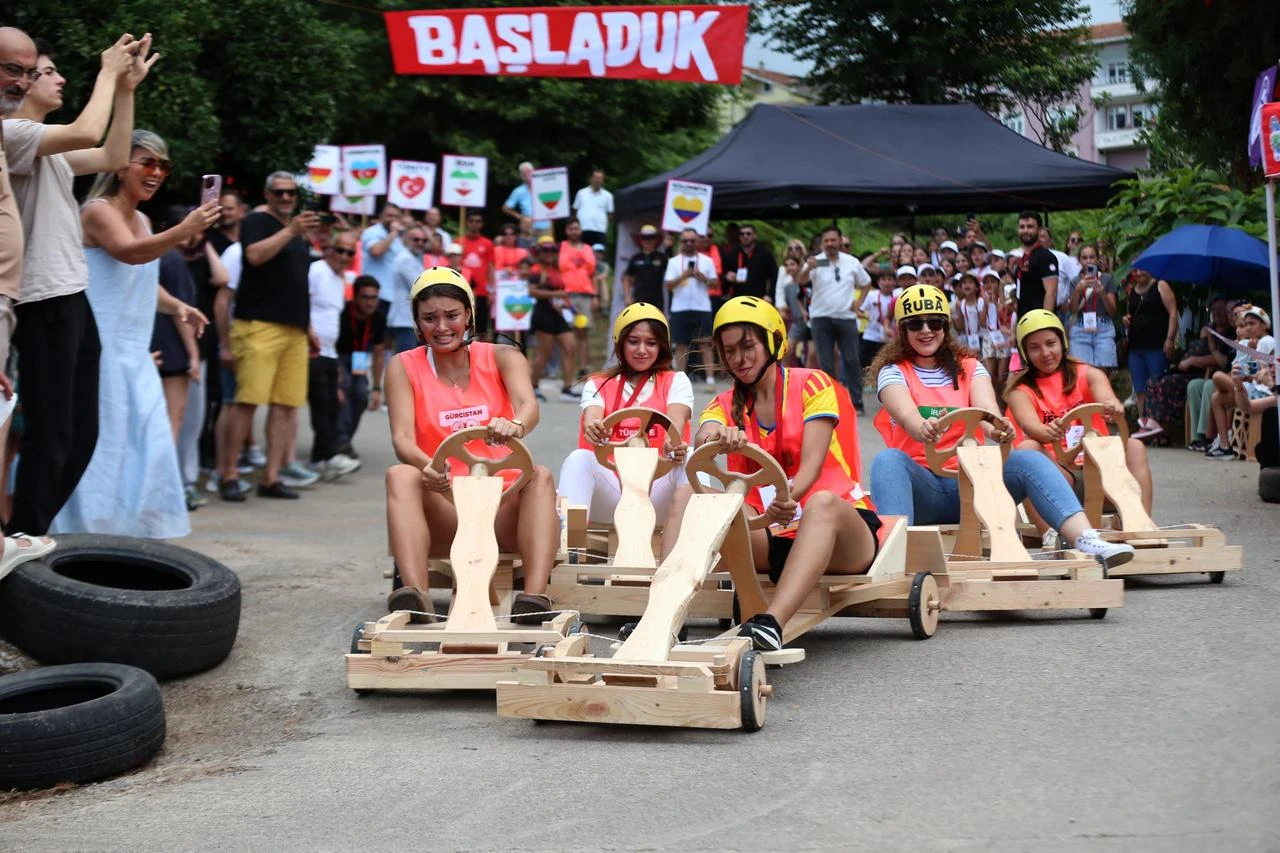 Colombia, Türkiye win international wooden cart races in Rize