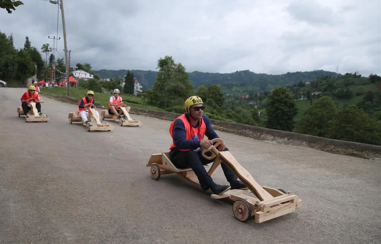 Racers steer traditional wooden carts down a hillside course during the 15th International Bagpipe and Folk Dance Festival in Ardesen, Rize, northern Türkiye, July 22, 2026. (AA Photo)