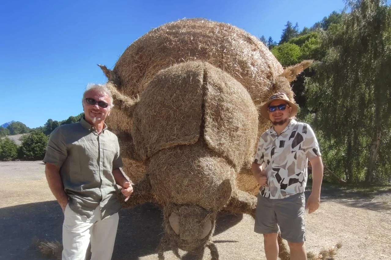 Giant scarab made from straw wins Turkish academics 2nd prize in France