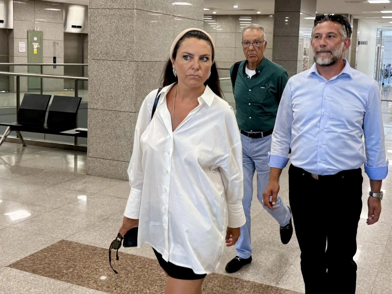 Ece Uner walks through a courthouse corridor after being called to give statements in an investigation involving the Ahbap Association, July 22, 2026. (AA Photo)
