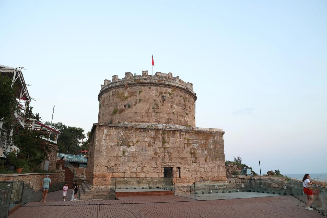 Hidden Roman street found beneath Türkiye's Antalya