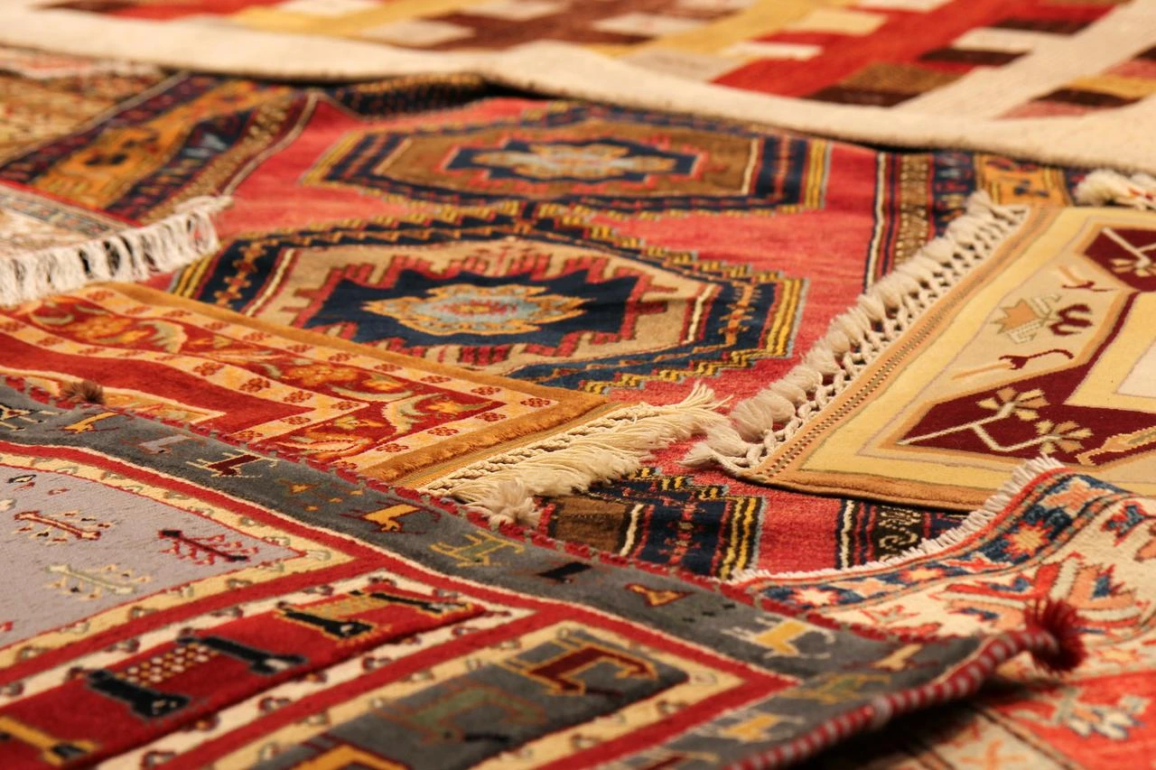 Istanbul artisan restores carpet once used near Prophet Muhammad's tomb