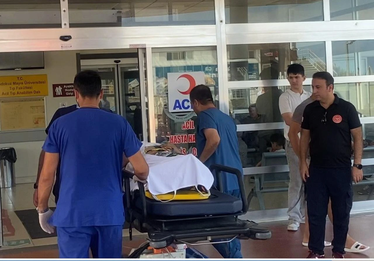Injured crew members of the Turkish-flagged dry cargo ship "Reyhan Sari" were brought to Samsun by a coast guard helicopter on July 22, 2026. (IHA Photo)