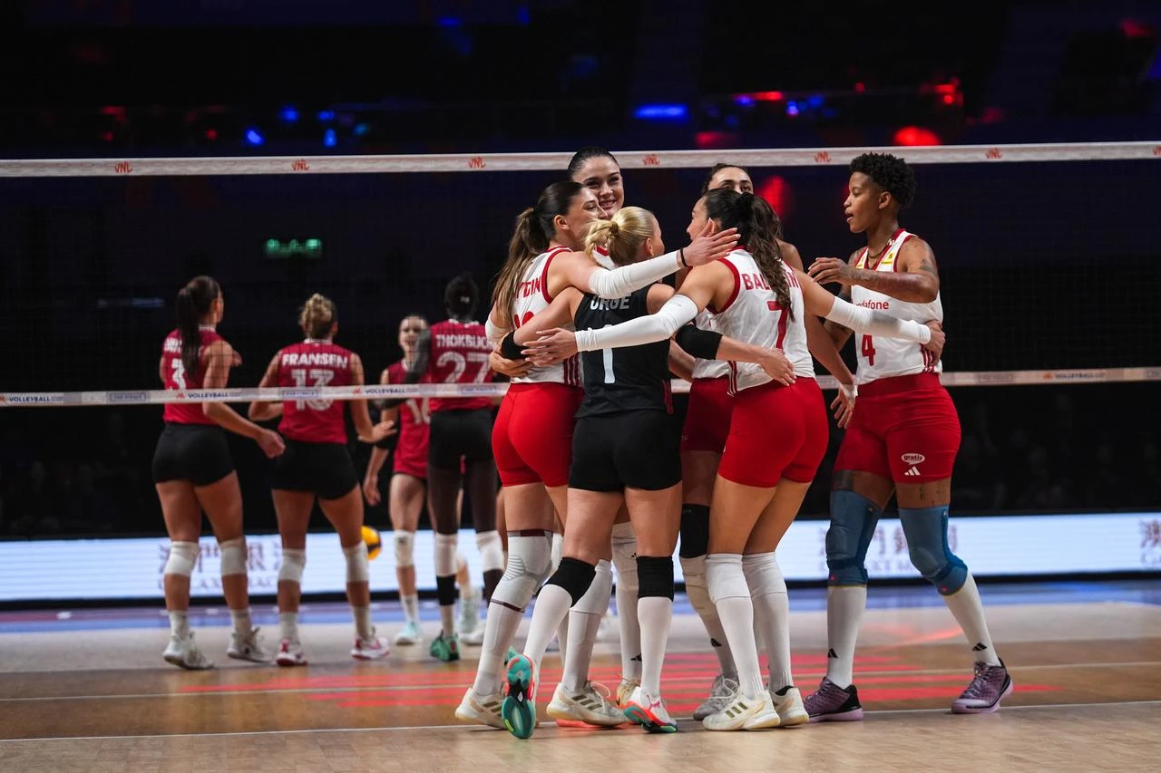 Players of Türkiye celebrate after a point during the 2026 FIVB Volleyball Nations League (VNL) quarterfinal match between Turkiye and Canada at the East Asian Games Dome in Macau, China on July 23, 2026. (AA Photo)