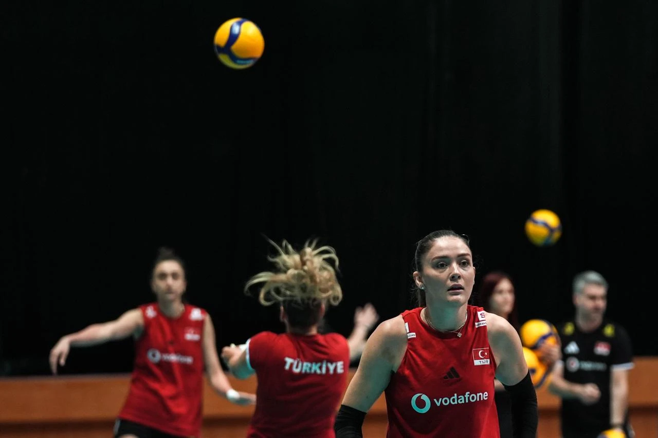 Türkiye chases eighth straight VNL semifinal against Canada