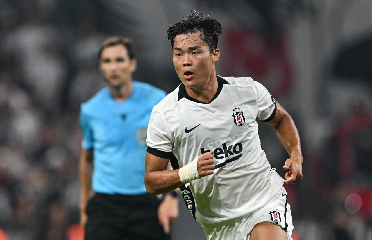 Hyeon-gyu Oh (9) of Besiktas in action during the UEFA Europa League second qualifying round first-leg match between Besiktas and Midtjylland at Tupras Stadium in Istanbul, Türkiye on July 23, 2026. (AA Photo)