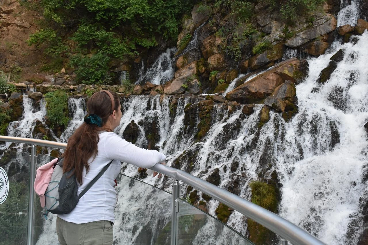Türkiye's 'kirk gozeler' waterfall draws growing crowds to Gumushane