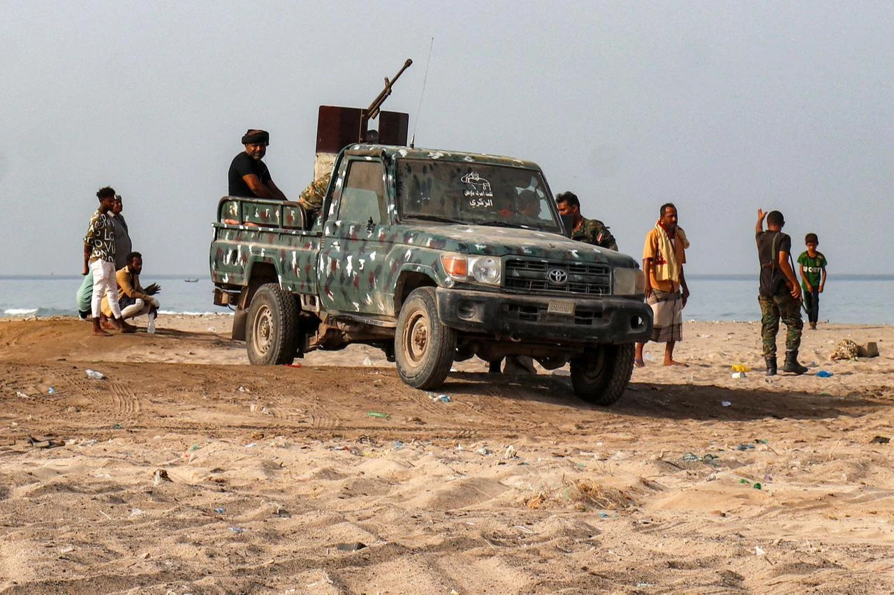 A "technical" is pictured as fighters supporting the Aden-based, internationally recognized Yemeni government gather during a vigil along the Red Sea shore in Khokha, Yemen's western Hodeidah province, on July 20, 2026. (AFP Photo)