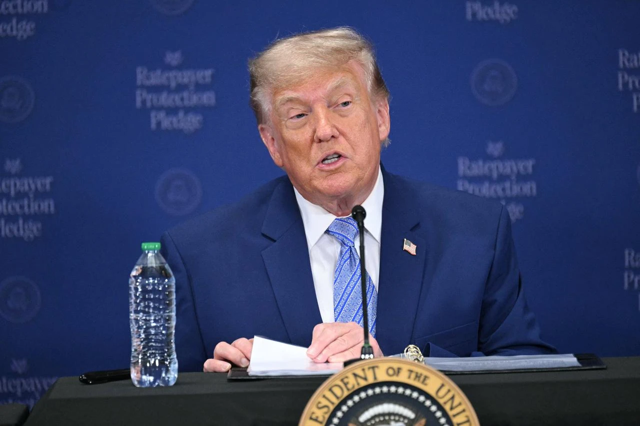 Trump warns Russia, China over arming Iran as Tehran vows to defend Hormuz