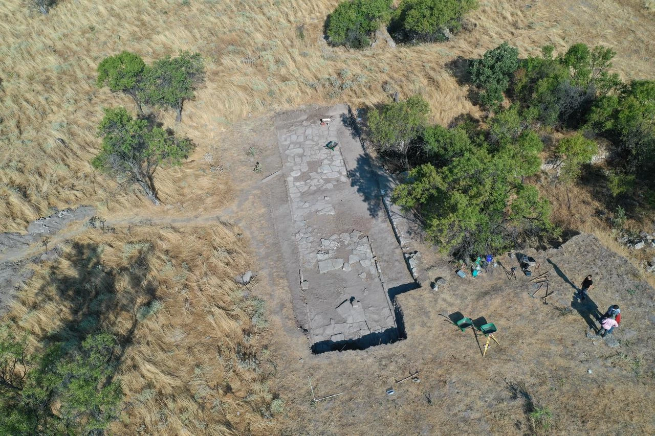 An aerial view of the excavated Roman street at the ancient city of Troy in Canakkale, Türkiye, where archaeologists identified damage linked to a major earthquake dating back around 1,500 years. (AA Photo)