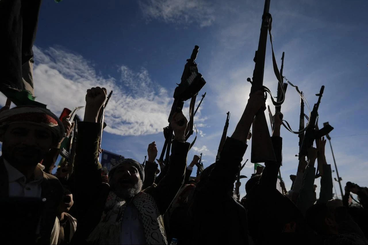 Houthis brandish their weapons as they rally in solidarity with Iran and Lebanon, amid the US-Israeli war with Iran, in the Yemeni capital Sanaa, March 27, 2026. (AFP Photo)