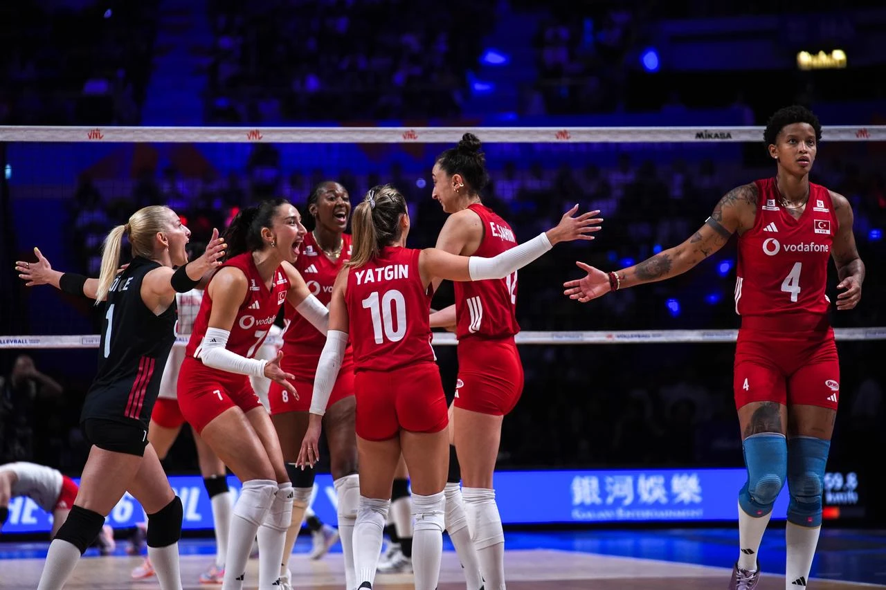 Players of Turkiye celebrate after scoring a point during the 2026 FIVB Volleyball Nations League (VNL) women's semifinal match between Turkiye and China at the East Asian Games Dome in Macao, China, on July 25, 2026. (AA Photo)