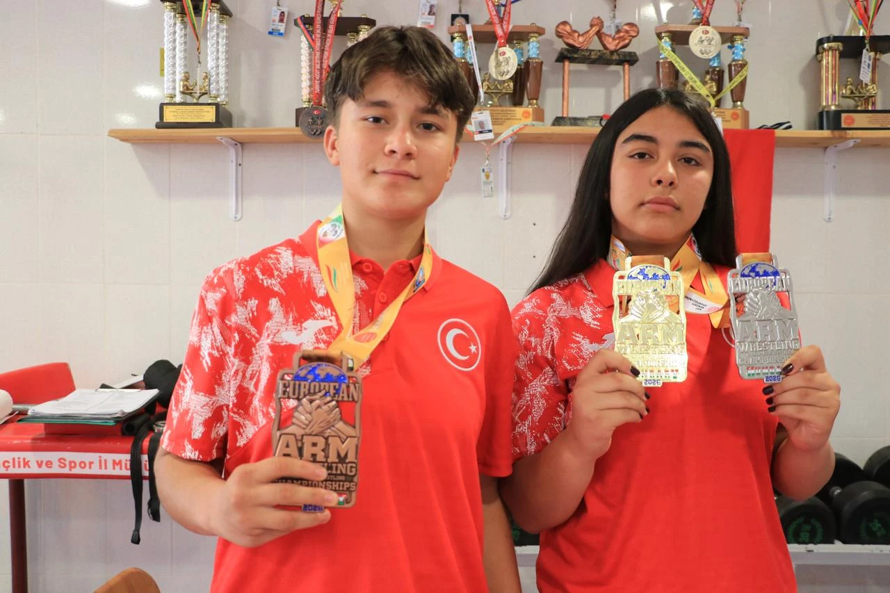 Aysegul Sahin and Irem Vuran, 12 and 14, set sights on world arm-wrestling title
