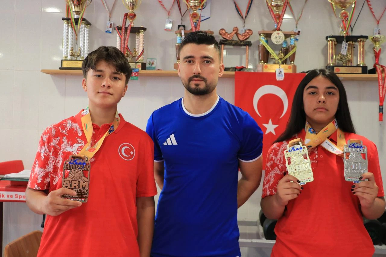 Aysegul Sahin (right) and Irem Vuran (left) with their Physical education teacher, Erdem Celik (center). (AA Photo)