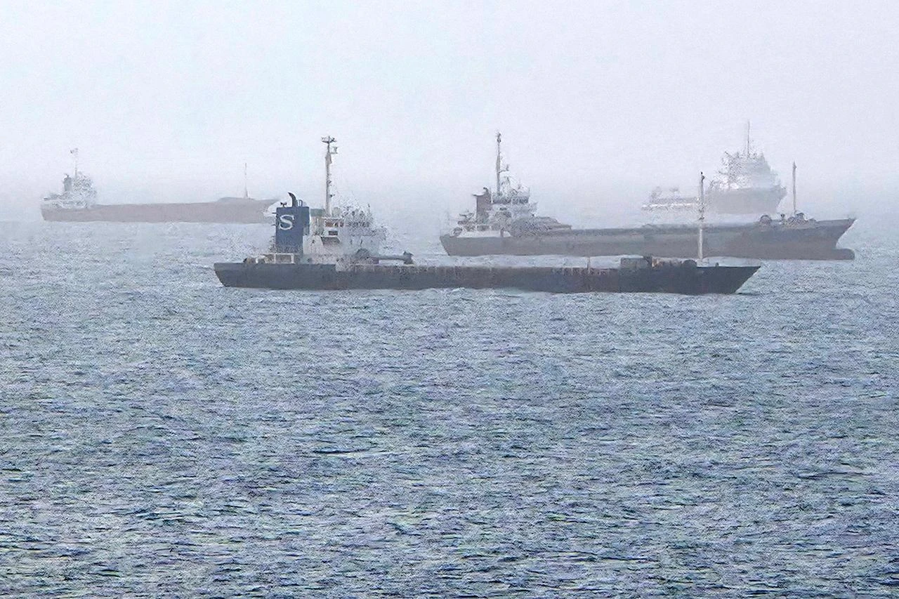 Vessels transiting through the Gulf of Oman are pictured off the coast of Muscat, July 25, 2026. (AFP Photo)