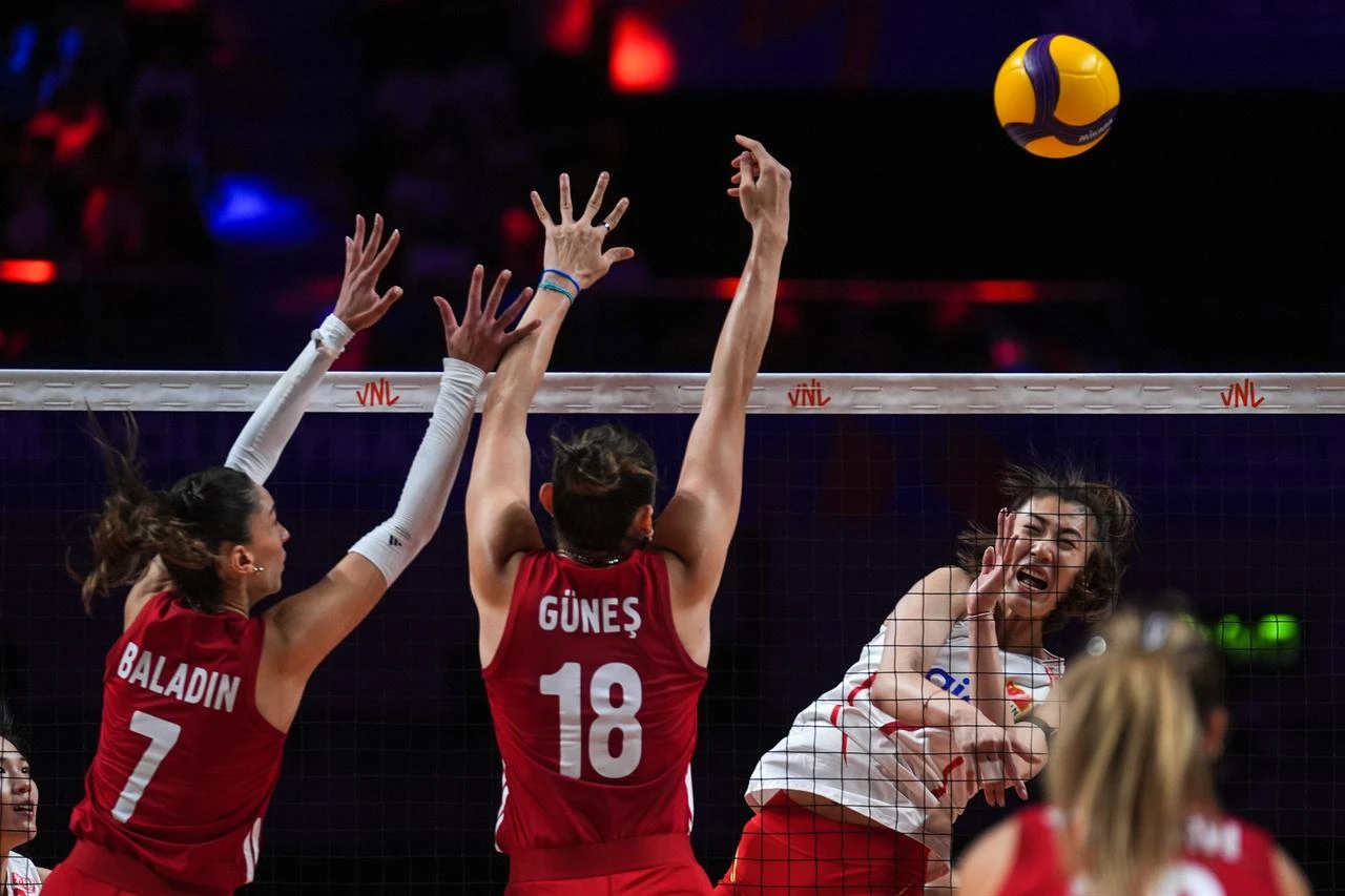 Türkiye draws level with Brazil in VNL final