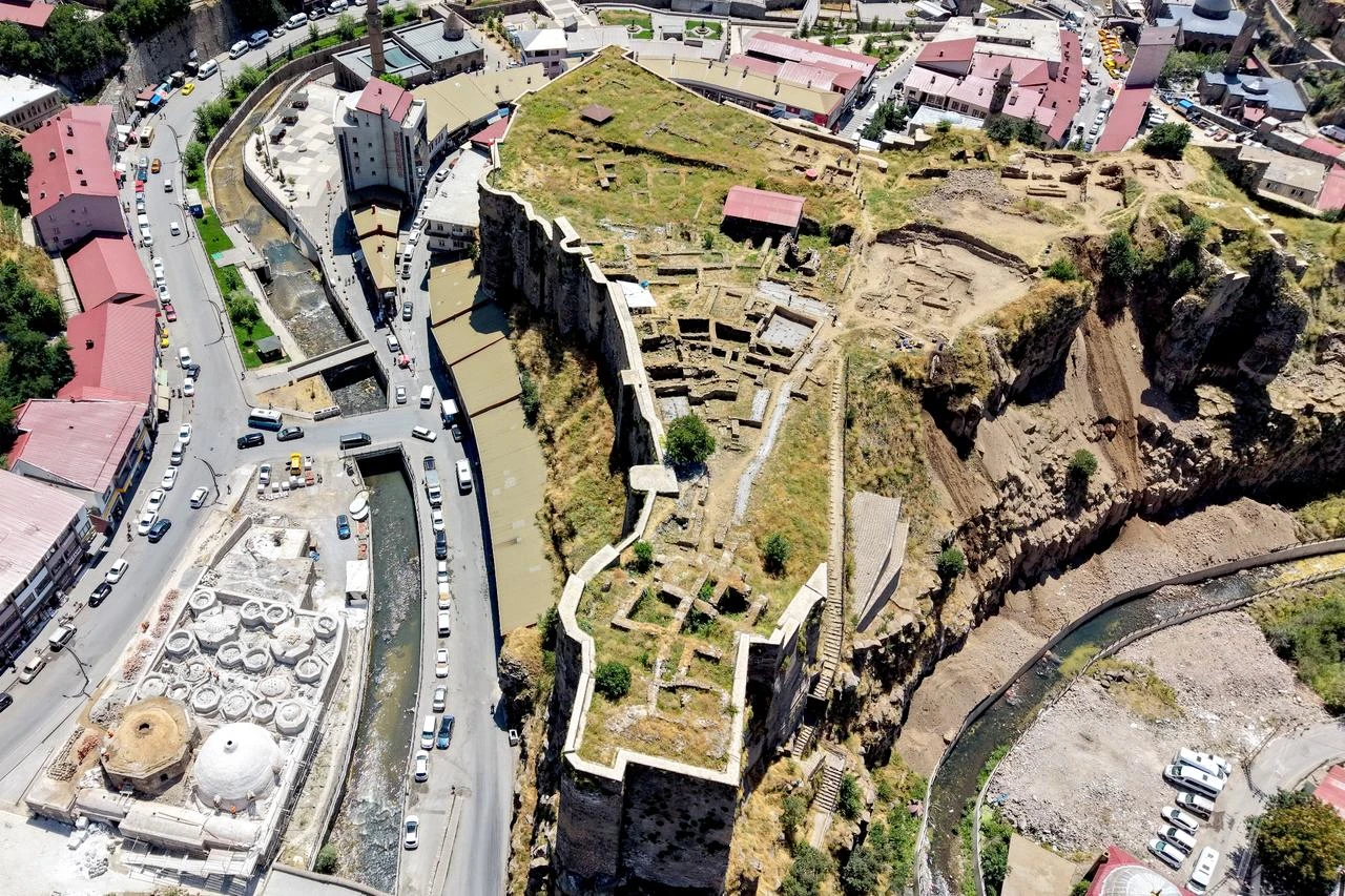 Bitlis Castle excavations uncover Ottoman buildings in eastern Türkiye
