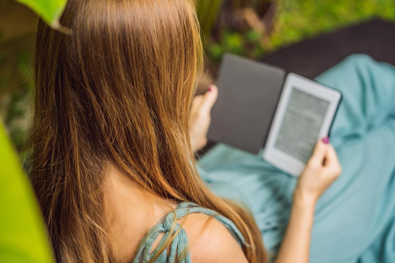 Books talk back: AI chatbots join readers mid-page