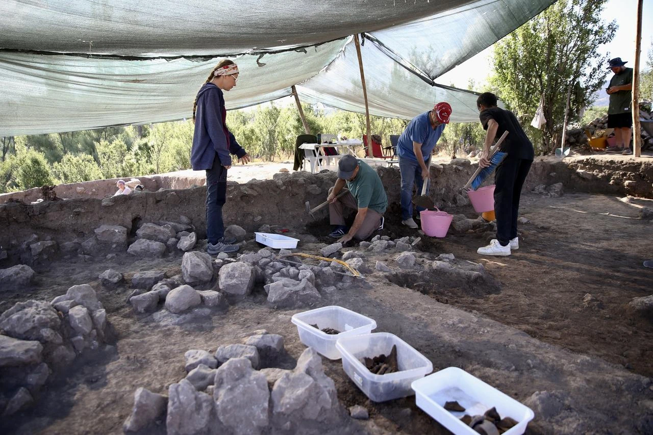 Archaeologists work under protective shade during excavations at Caltilar Hoyuk in Seydikemer, Mugla, Türkiye. (AA Photo)