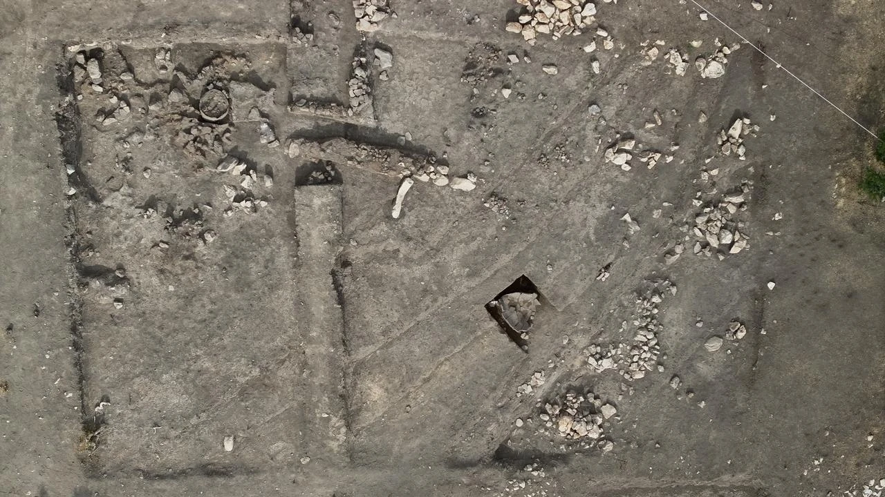 An aerial view shows archaeologists working among stone structures and excavation trenches at Caltilar Hoyuk in southwestern Türkiye. (AA Photo)