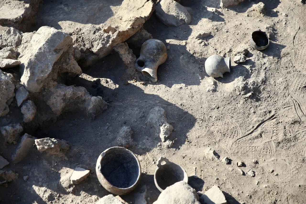 Ceramic vessels, burial jars and fragments lie in situ among stone remains uncovered at Caltilar Hoyuk in southwestern Türkiye. (AA Photo)
