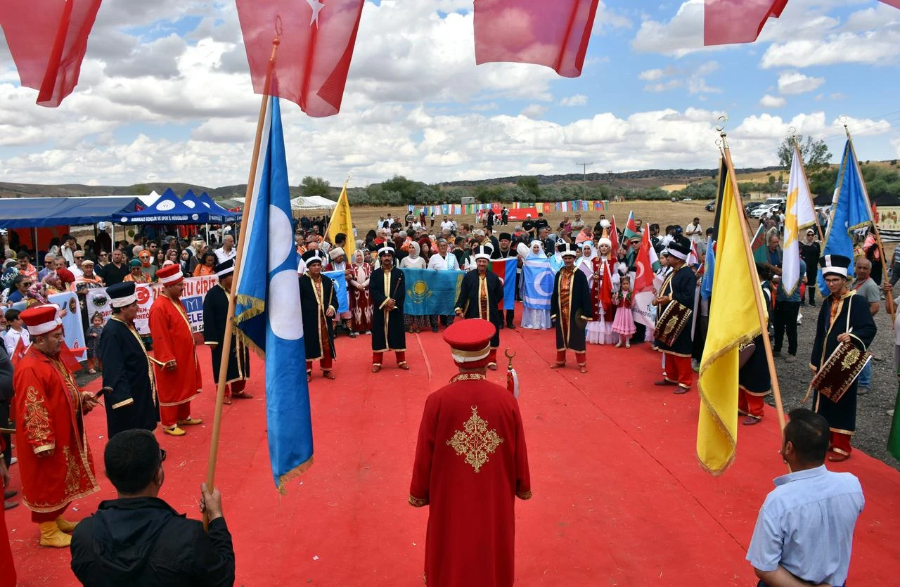Mehter musicians and participants carrying flags gather during the 6th Traditional Yörük-Türkmen Festival in Kırıkkale, Türkiye, July 26, 2026. (AA Photo)