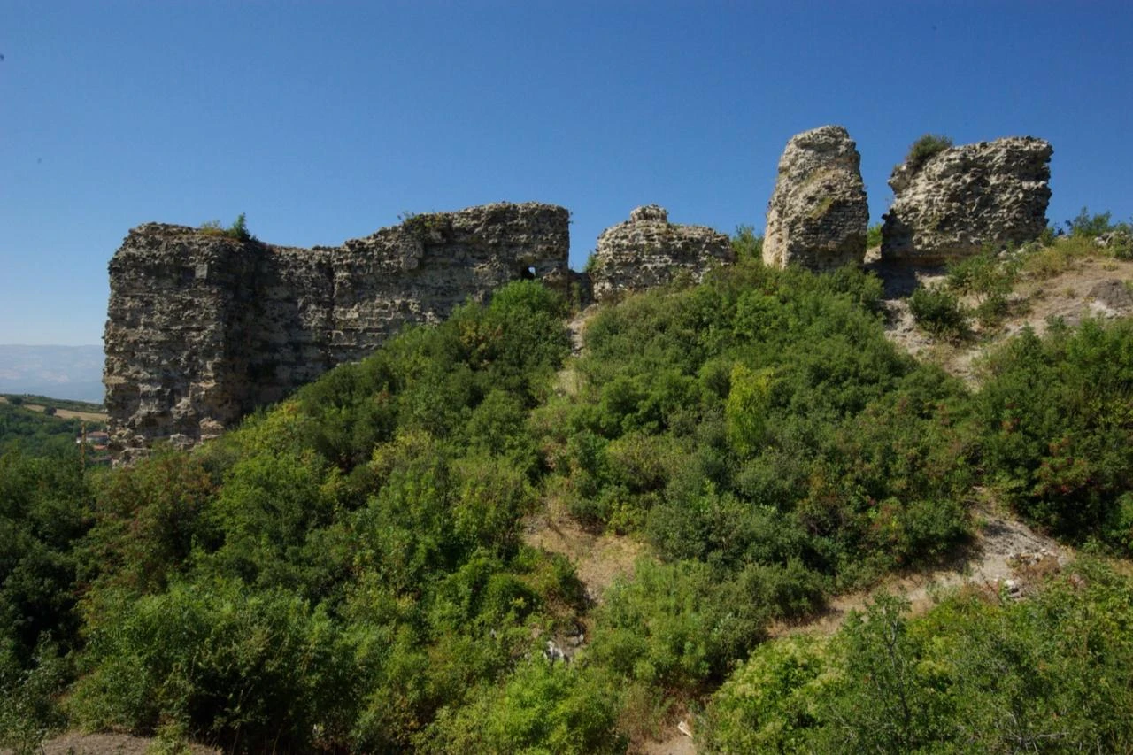 Archaeological dig resumes at Niksar Castle in Türkiye 