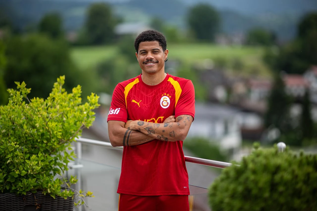 Galatasaray midfielder Gabriel Sara poses in the club’s training kit during a photo shoot at the team’s camp, July 28, 2026. (AA Photo)