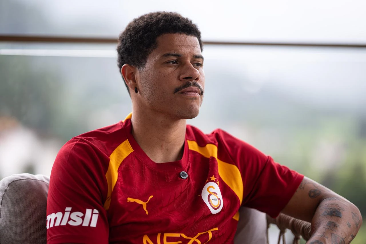 Galatasaray midfielder Gabriel Sara poses in the club’s training kit during a photo shoot at the team’s camp, July 28, 2026. (AA Photo)