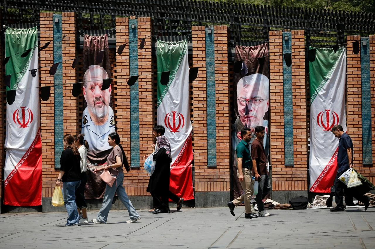 Daily life continues in commercial centers, shopping areas, and bazaars despite late-night US airstrikes targeting Iran and rising tensions between the two countries in Tehran, Iran on July 22, 2026. (AA Photo)