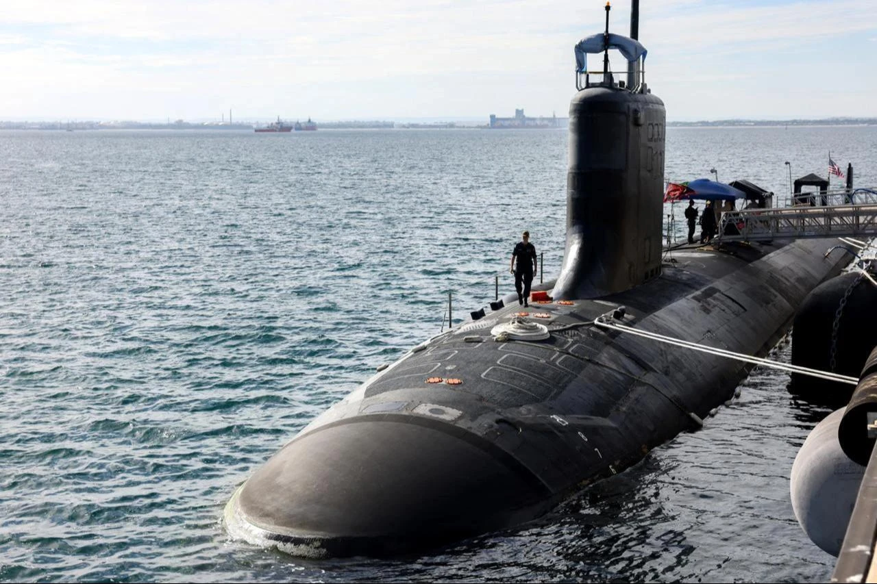 US Navy officers stand guard aboard the Virginia-class fast-attack submarine USS Minnesota after the vessel docked at HMAS Stirling in Rockingham, Western Australia, Feb. 26, 2025. (AFP Photo)