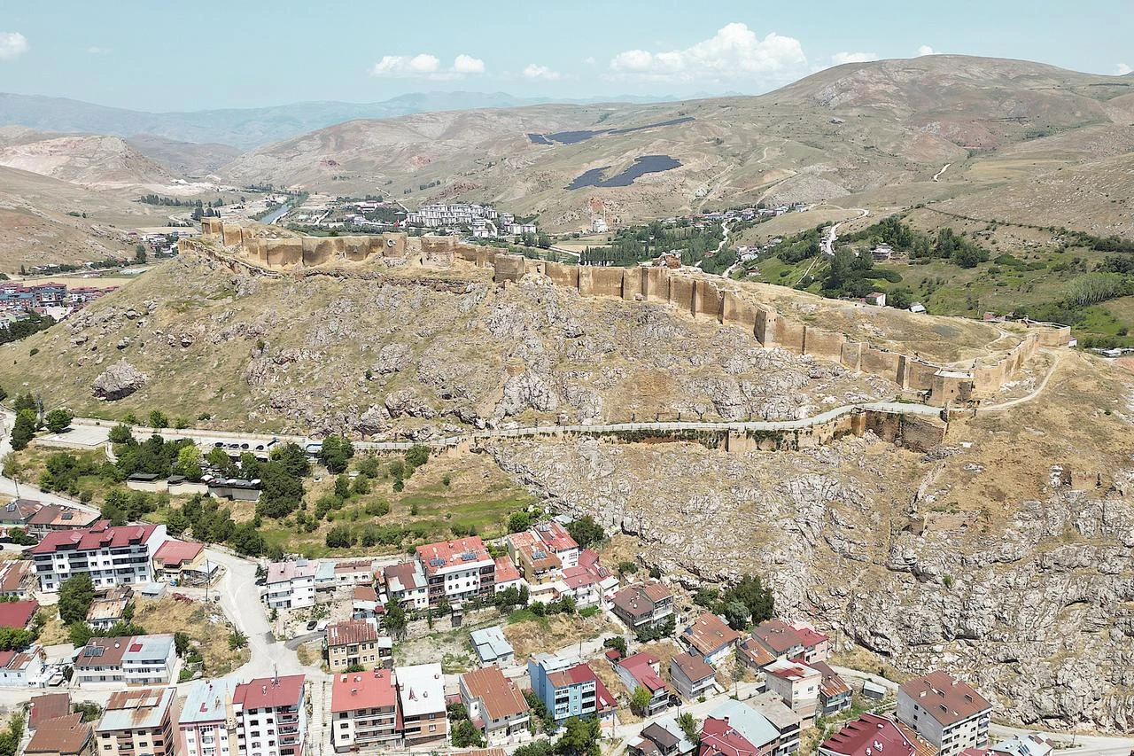 Silk Road fortress in Türkiye reveals Bronze Age roots, 1828 war damage