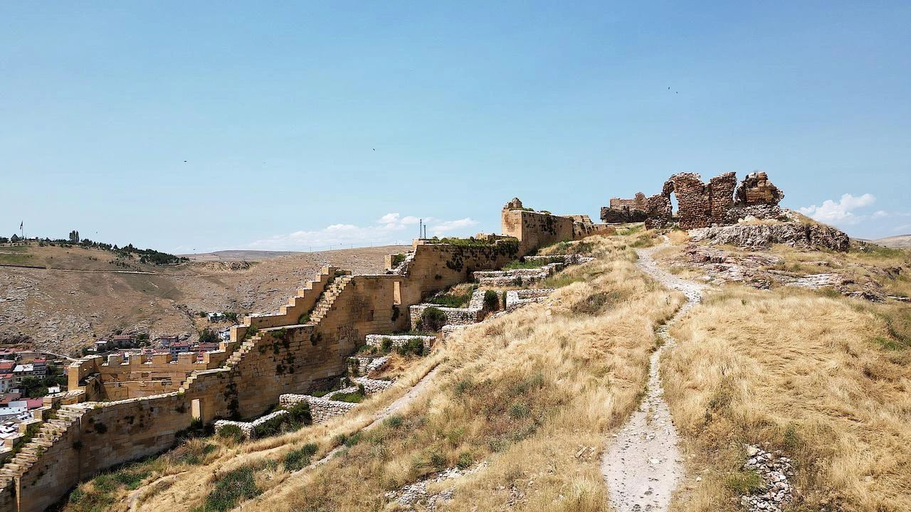 The surviving walls and architectural remains of Bayburt Castle stand on a rocky ridge overlooking the city in northeastern Türkiye, July 28, 2026. (AA Photo)