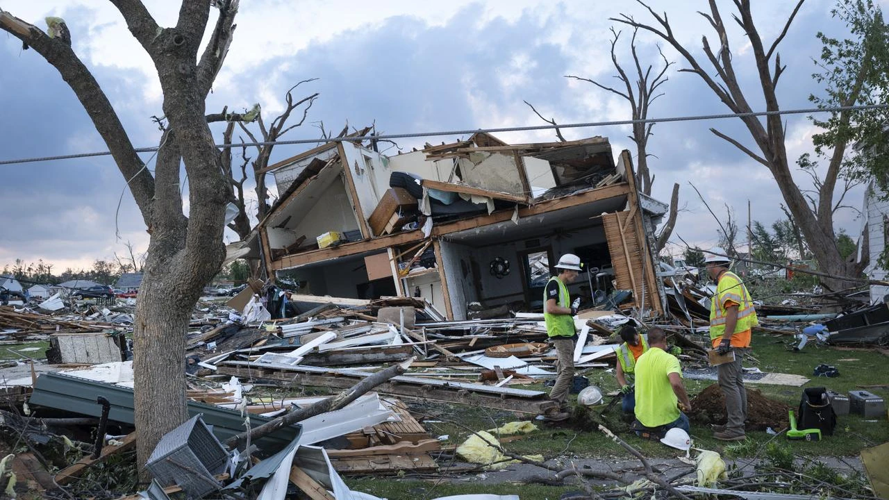 Tornado hits Wisconsin, leaves trail of destruction