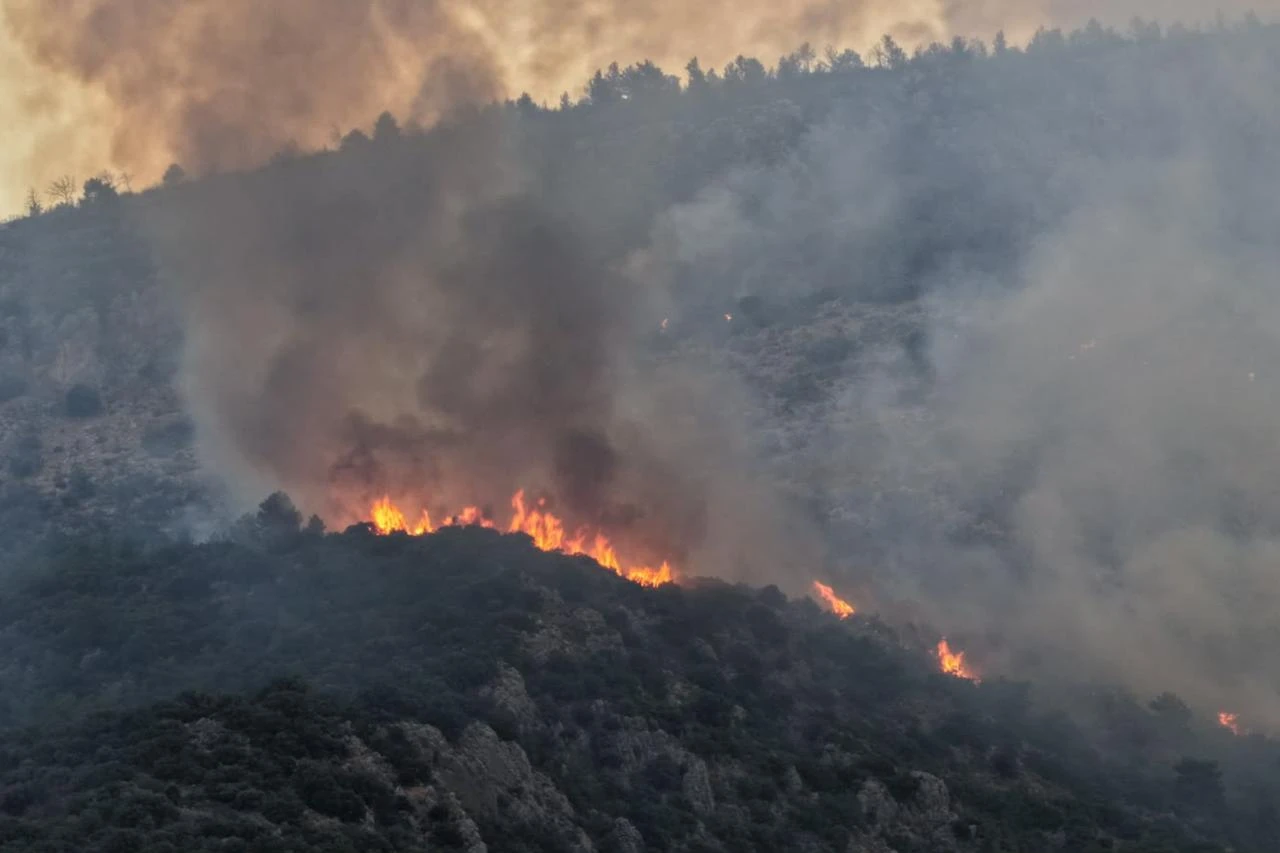 Antalya's Kas battles forest fire for second day