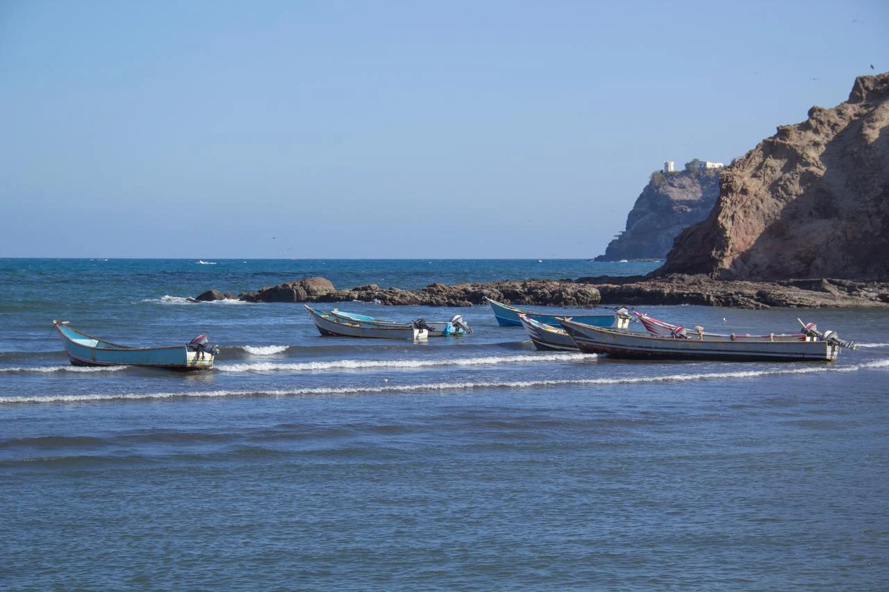 Iran reportedly guides Houthis to charge shipping fees in Bab el-Mandeb