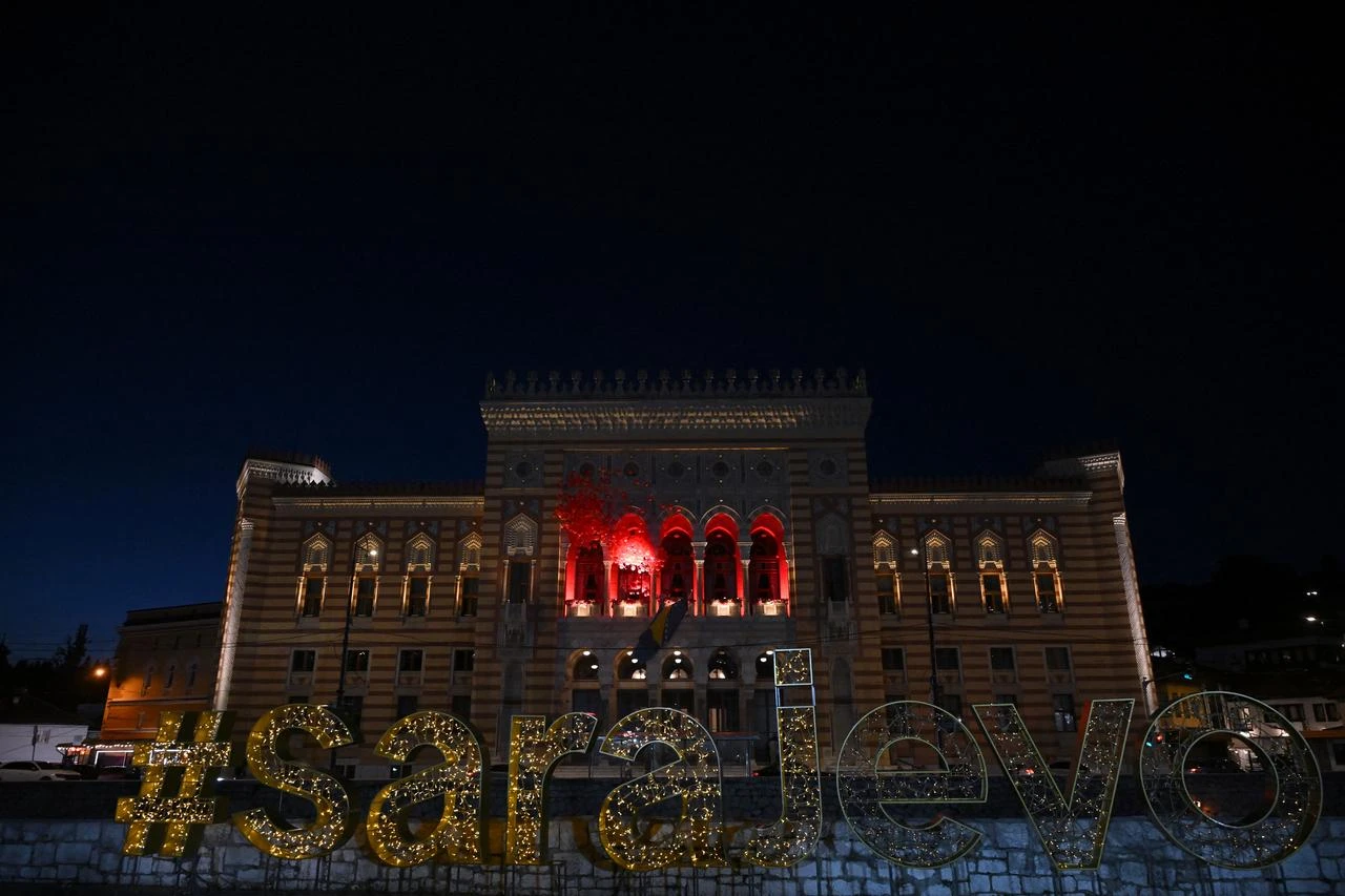 Red balloons are released into the night sky while red lights paint the front balcony of the Sarajevo City Hall, in Sarajevo, on July 24, 2026, marking The Inclusion Week. (Photo by ELVIS BARUKCIC / Special Olympics / FACTSTORY)