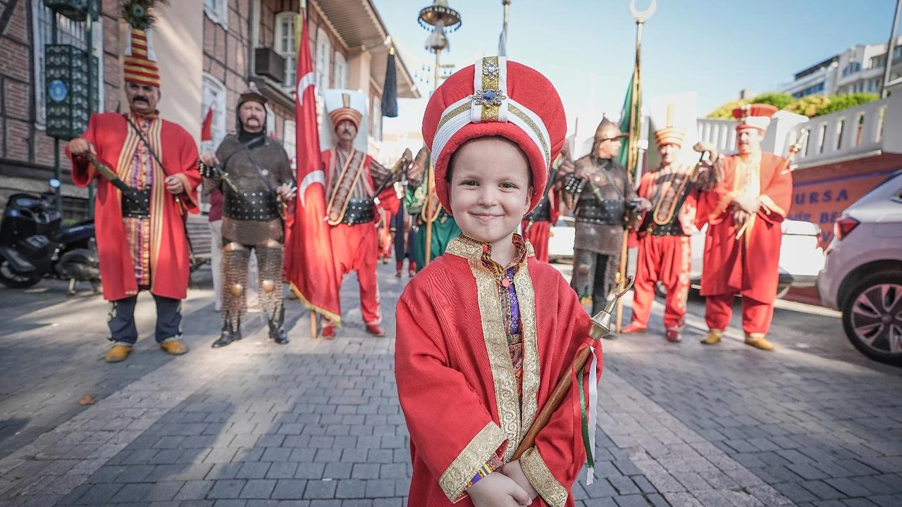 5-year-old Emir Alp becomes the youngest mehter