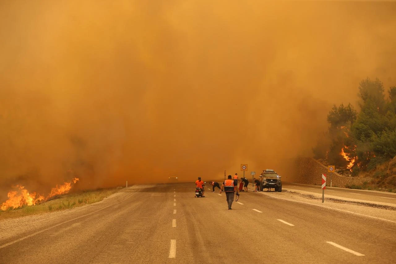 Türkiye wildfires force evacuations, highways closures across 5 provinces