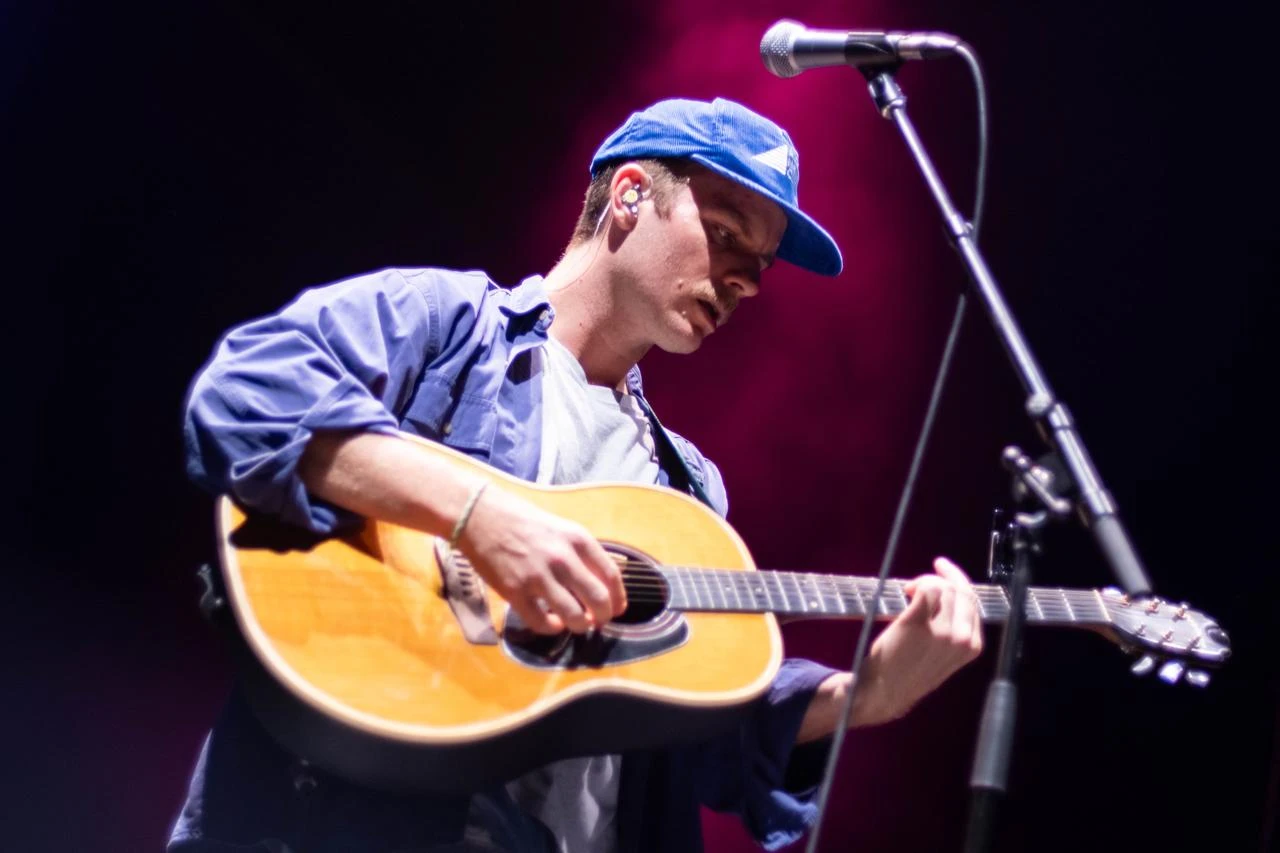 Mac DeMarco lights up Istanbul with hit-filled performance