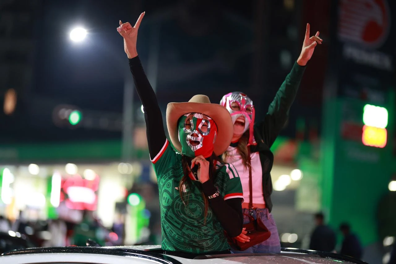 Mexican fans celebrate after Mexico's victory over Ecuador in the round of 32, in Mexico City, Mexico, June 30, 2026. (AA Photo)