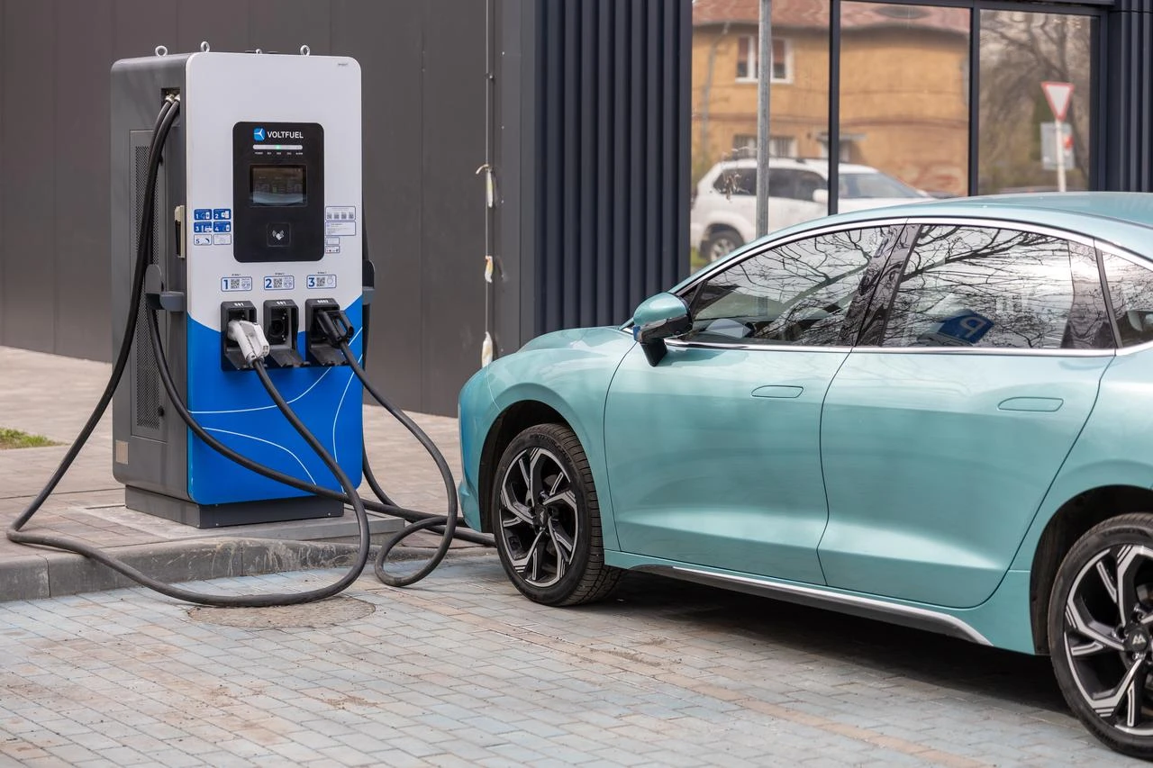 An electric vehicle charges at a public charging station in Kaliningrad, Russia, April 14, 2026. (Adobe Stock Photo)