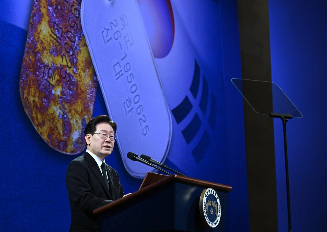 South Korean President Lee Jae Myung delivers a speech during a ceremony marking the 76th anniversary of the outbreak of the Korean War in Suwon, June 25, 2026. (AFP Photo)