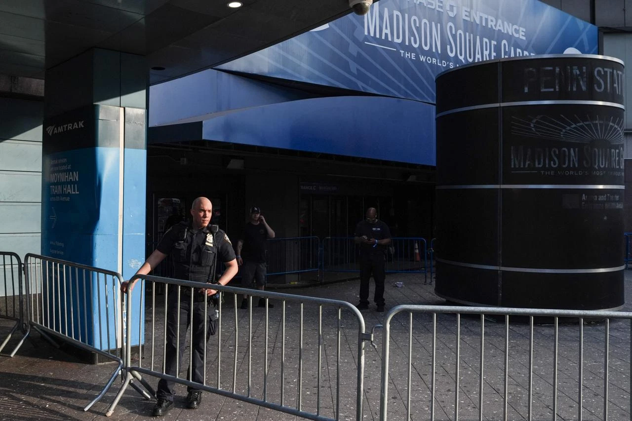A New York City police officer stands guard outside Madison Square Garden in Manhattan, New York, July 2, 2026. (AFP Photo)