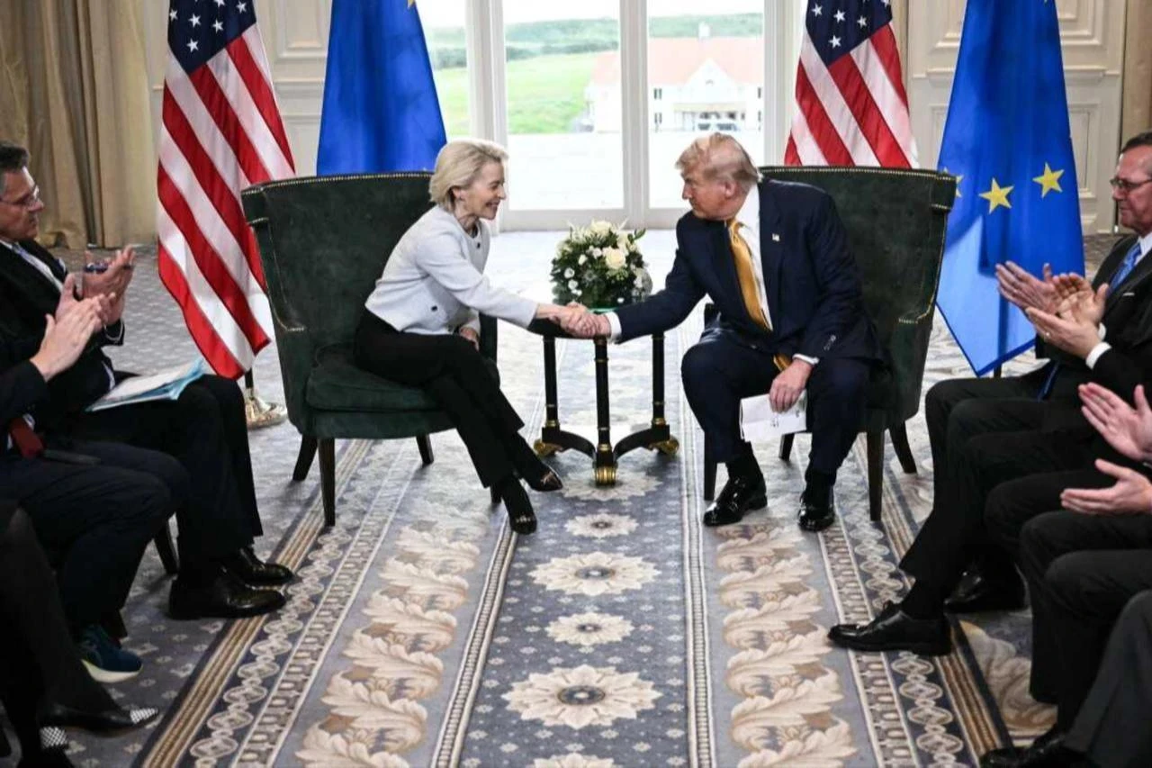 US President Donald Trump (R) shakes hands with European Commission President Ursula von der Leyen (L) following their meeting, in Turnberry south west Scotland, July 27, 2025. (AFP Photo)